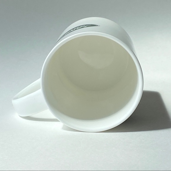 LAND ROVER OVAL BADGE PORCELAIN MUG - Picture 4 of 5